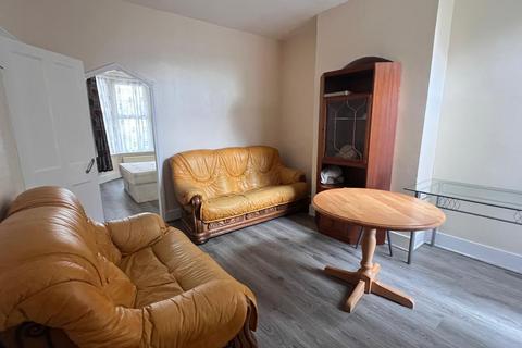 4 bedroom terraced house to rent, Charlemont Road, East Ham, London, E6