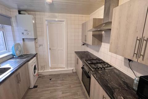 4 bedroom terraced house to rent, Charlemont Road, East Ham, London, E6