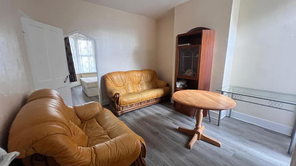 Four bed house with two bathrooms in East Ham