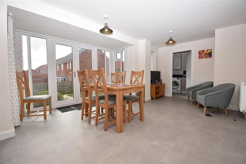 12 Derwent Road, Pickering, YO18 7UB