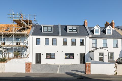 3 bedroom terraced house for sale, Vale Road, St. Sampson, Guernsey