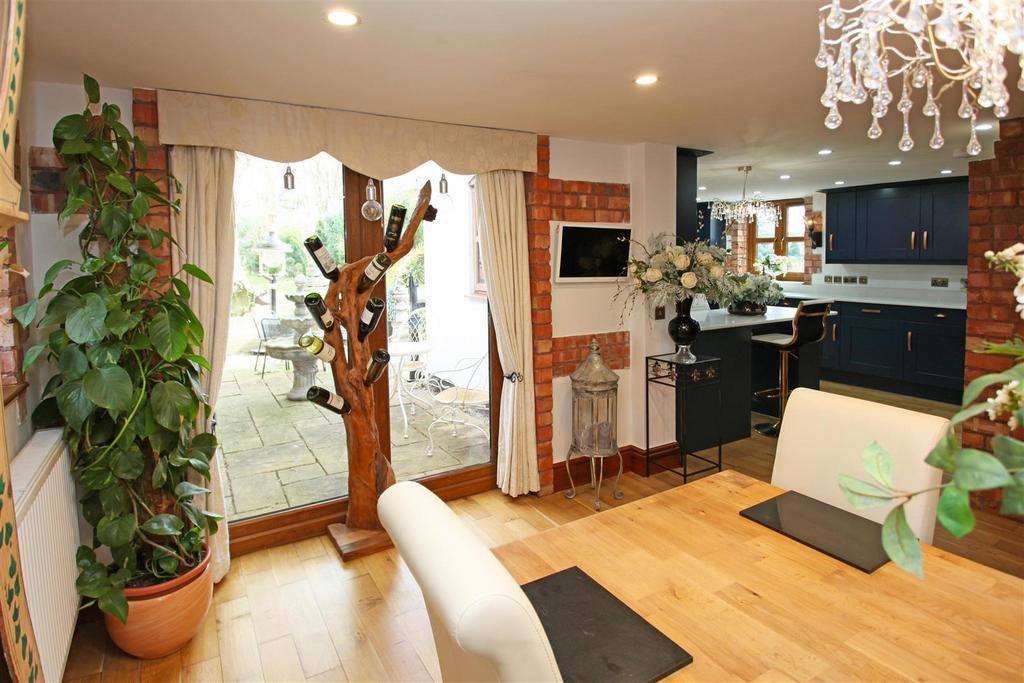 Dining area 2.JPG