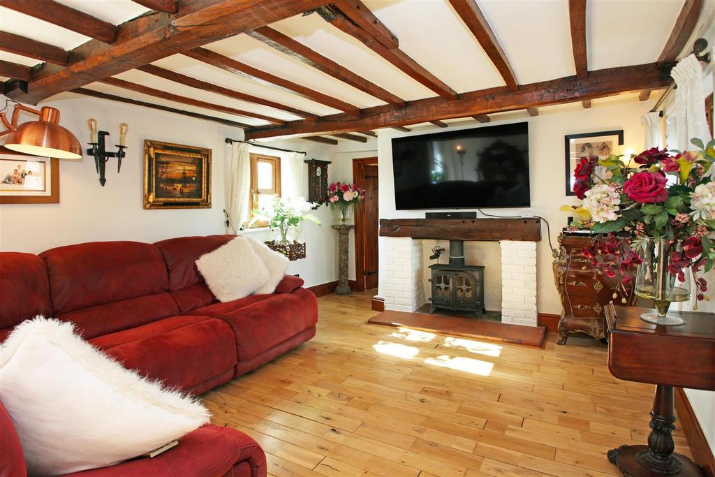 Lounge 1.JPG