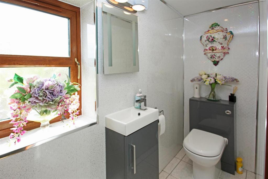 Cloakroom  WC.JPG