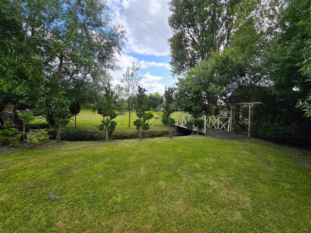 Rear Garden (10).jpg