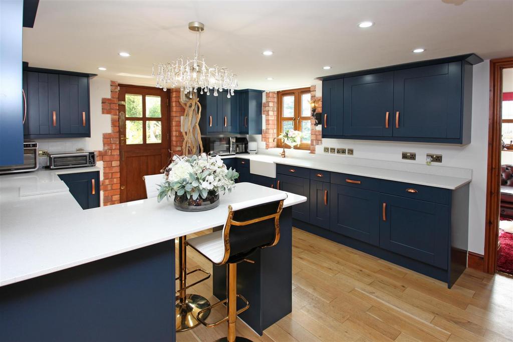 Kitchen 1.JPG