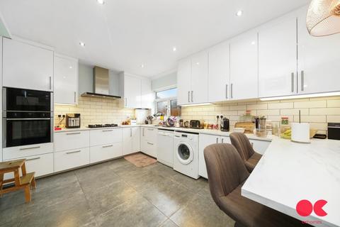 4 bedroom terraced house for sale, Widecombe Gardens, Redbridge IG4