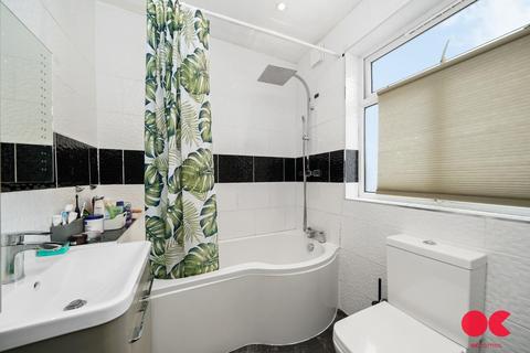 4 bedroom terraced house for sale, Widecombe Gardens, Redbridge IG4