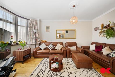 4 bedroom terraced house for sale, Widecombe Gardens, Redbridge IG4