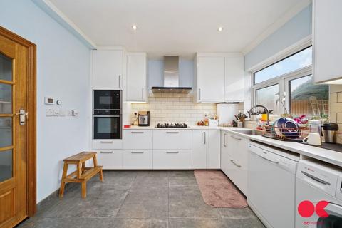 4 bedroom terraced house for sale, Widecombe Gardens, Redbridge IG4