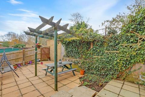 5 Chartwell Way, London, SE20 8LX