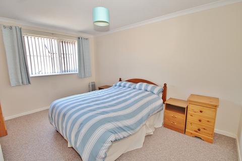 3 bedroom terraced house for sale, Fieldmere Close, Witney, OX28