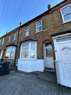 4 bedroom end of terrace house to rent, New Heston Road, Hounslow TW5