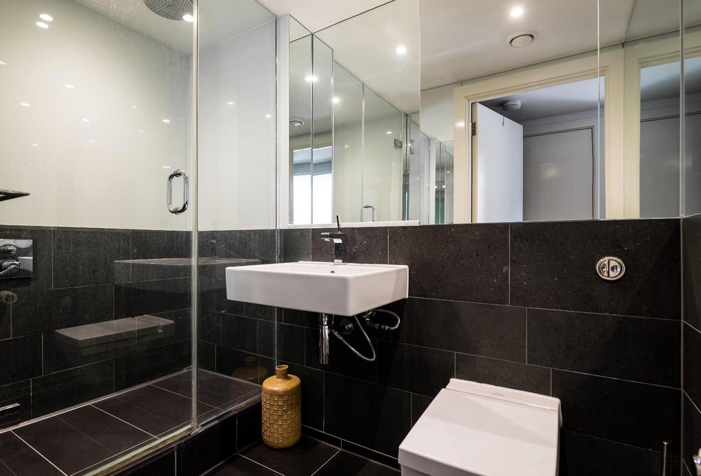 Caro Point Family Bathroom 1.jpg
