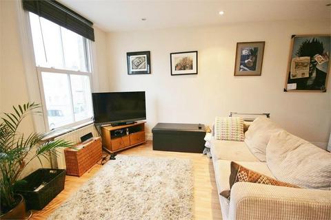 2 bedroom flat to rent, Edithna Street  Clapham North, London SW9