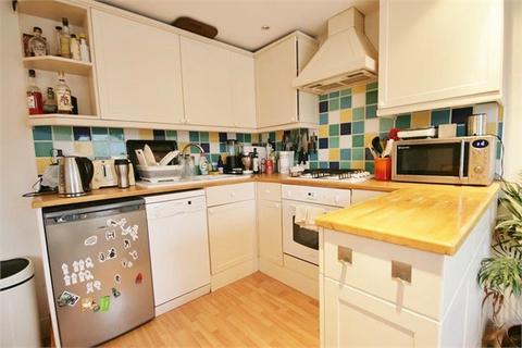 2 bedroom flat to rent, Edithna Street  Clapham North, London SW9