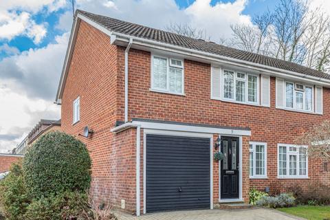 9 Cheniston Close, West Byfleet, KT14 6DQ