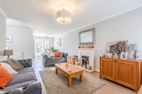 9 Cheniston Close, West Byfleet, KT14 6DQ