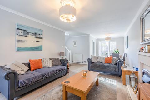 9 Cheniston Close, West Byfleet, KT14 6DQ