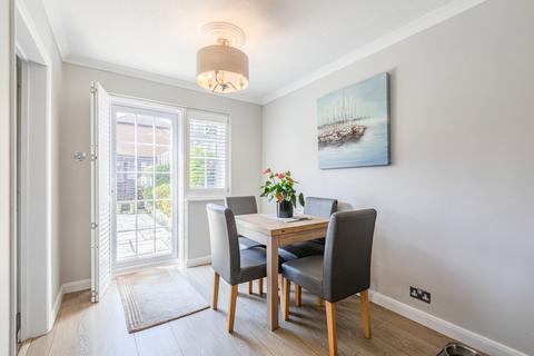 9 Cheniston Close, West Byfleet, KT14 6DQ