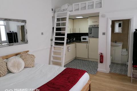 Studio to rent, Westbourne Terrace, London