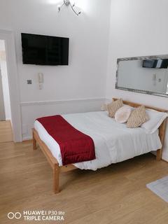Studio to rent, Westbourne Terrace, London