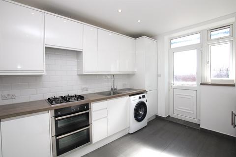 3 bedroom flat to rent, Collingwood Court, Queens Road, Hendon NW4