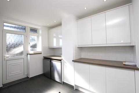 3 bedroom flat to rent, Collingwood Court, Queens Road, Hendon NW4