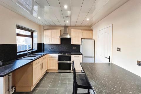 2 bedroom house to rent, East Stainton Street, South Shields
