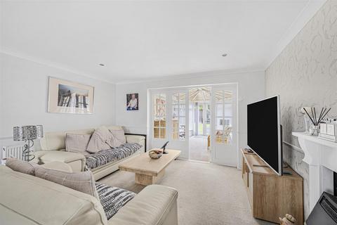 22 Bretts Field, Peacehaven, BN10 7UJ