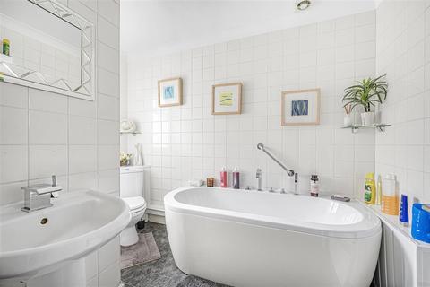 22 Bretts Field, Peacehaven, BN10 7UJ