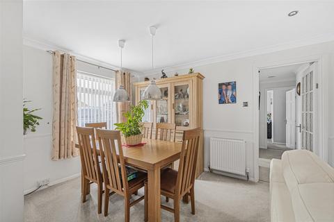 22 Bretts Field, Peacehaven, BN10 7UJ