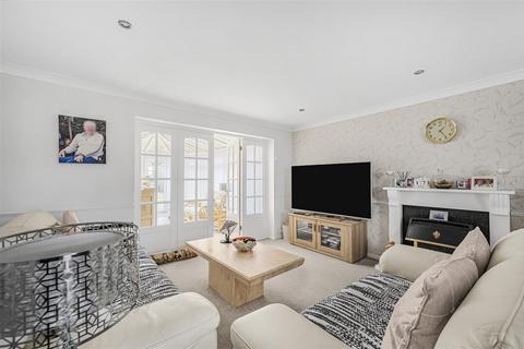 22 Bretts Field, Peacehaven, BN10 7UJ