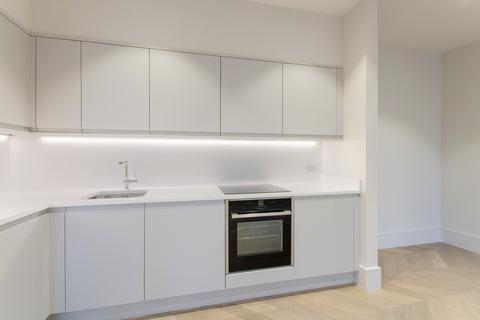 Studio to rent, Goodge Street, London, W1T