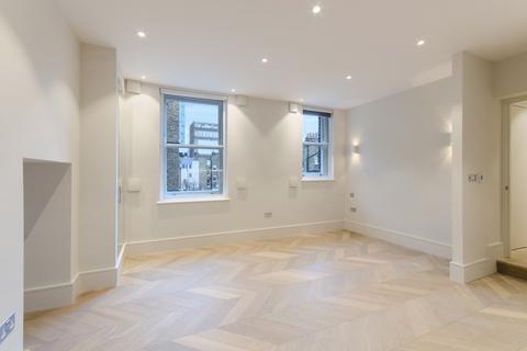 Studio to rent, Goodge Street, London, W1T