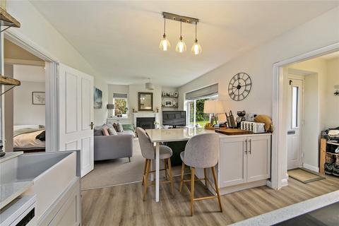 2 bedroom apartment for sale, Cranmer Court, Hampton Hill