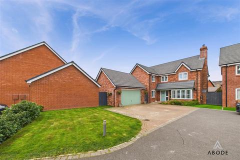 4 bedroom detached house for sale, Hayfield Drive, Tatenhill DE13
