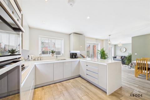 4 bedroom detached house for sale, Hayfield Drive, Tatenhill DE13