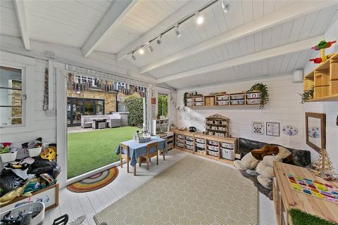 27 Castlegate, Richmond, TW9 2HL