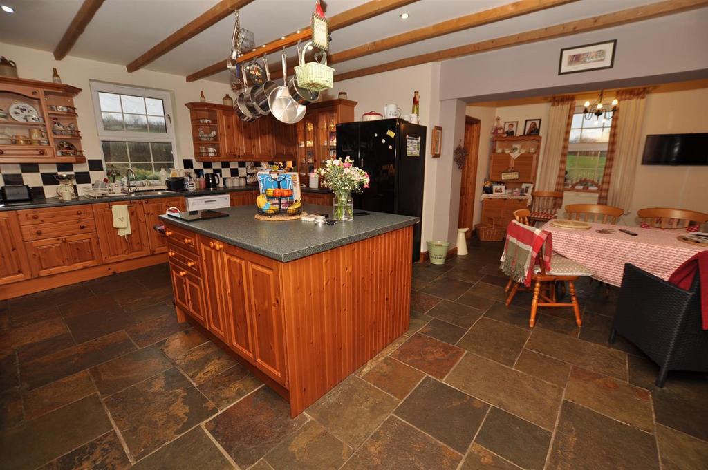 L’ shaped kitchen/dining/family room
