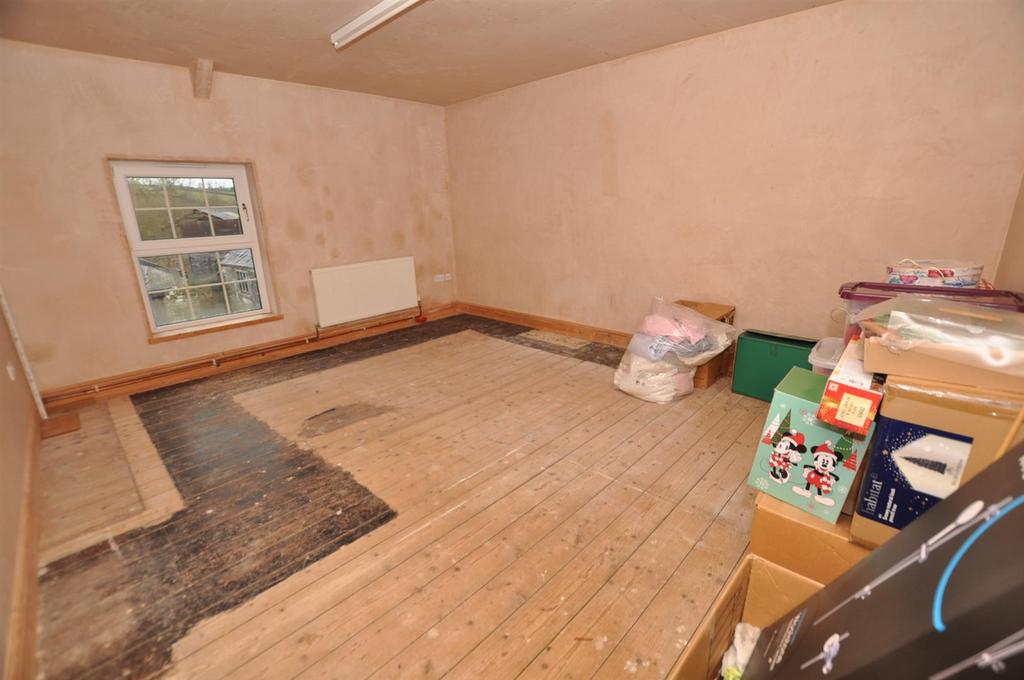 Rear bedroom 4