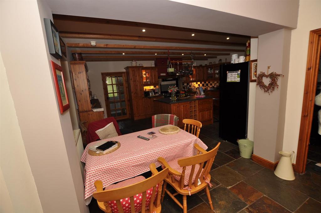 L’ shaped kitchen/dining/family room