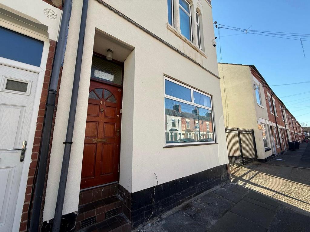 4 Bedroom Terraced House on Gipsy Road - Leiceste