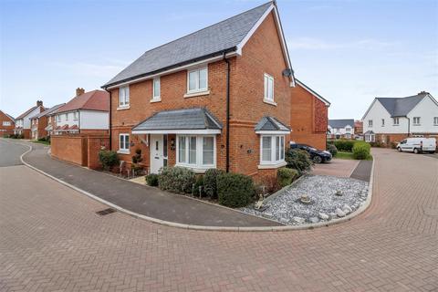 3 bedroom detached house for sale, Honeysuckle Avenue, Hellingly, Hailsham