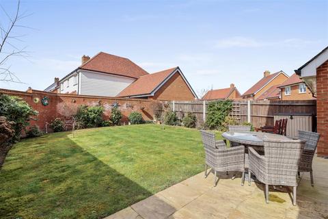 3 bedroom detached house for sale, Honeysuckle Avenue, Hellingly, Hailsham