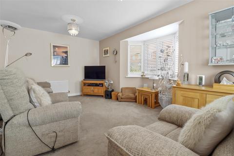 3 bedroom detached house for sale, Honeysuckle Avenue, Hellingly, Hailsham