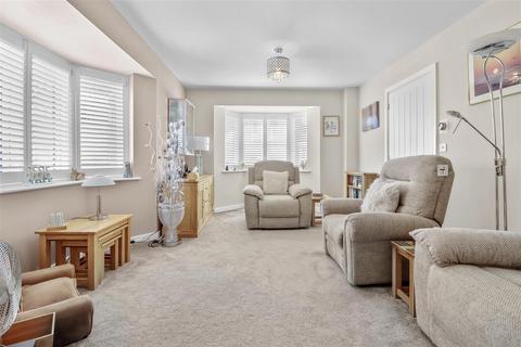 3 bedroom detached house for sale, Honeysuckle Avenue, Hellingly, Hailsham