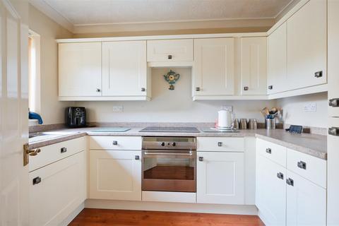 2 bedroom semi-detached bungalow for sale, Meadow Court, Merstham RH1