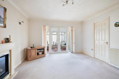 2 bedroom semi-detached bungalow for sale, Meadow Court, Merstham RH1