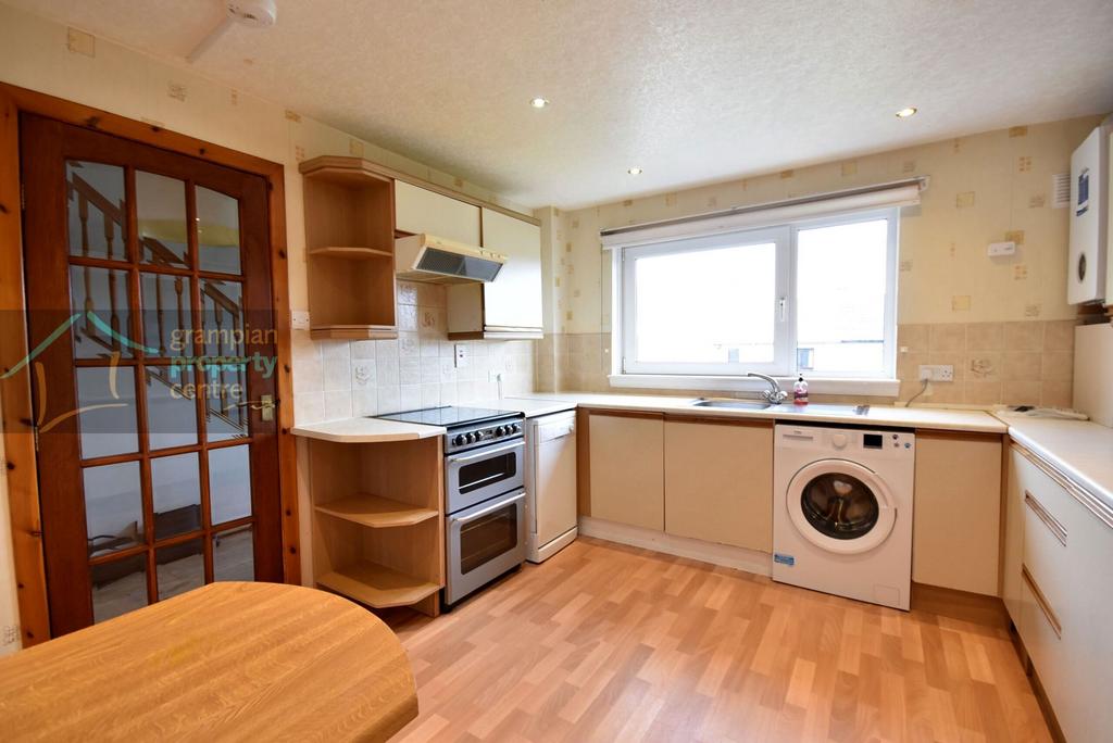 Kitchen 2 .JPG